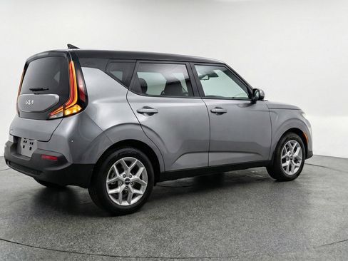 Used 2025 Kia Soul LX w/ LX Technology Package FWD image 7