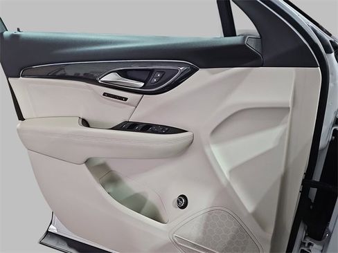 Used 2023 Buick Envision Essence image 27