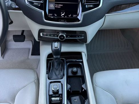 Used 2016 Volvo XC90 T6 Momentum w/ Momentum Plus Package AWD/4WD image 10