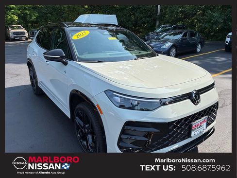 Used 2025 Volkswagen Tiguan SE R-Line AWD/4WD image 1