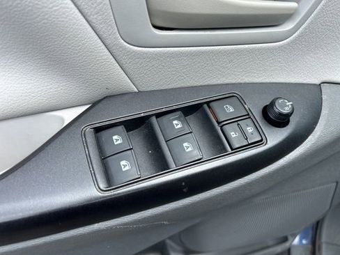 Used 2020 Toyota Sienna L image 13