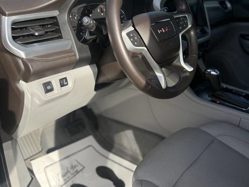 Used 2019 GMC Acadia SLT w/ LPO, Floor Liner Package FWD image 10