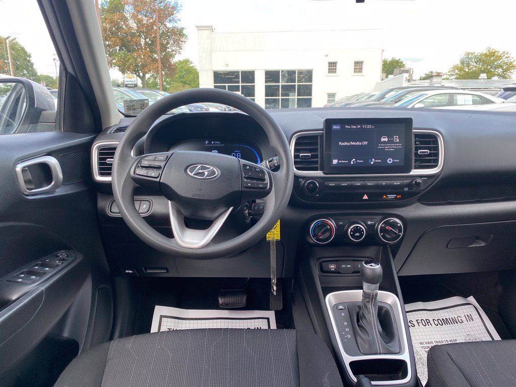 Certified 2023 Hyundai Venue SE FWD image 10