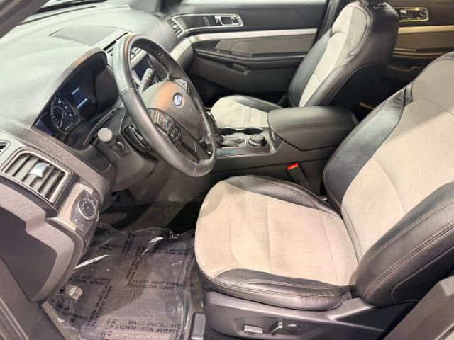 Used 2017 Ford Explorer XLT w/ Equipment Group 202A AWD/4WD image 20