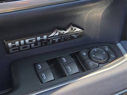 Used 2025 Chevrolet Silverado 1500 High Country AWD/4WD image 18