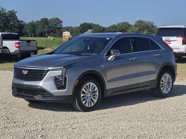 Used 2024 Cadillac XT4 Luxury w/ Cold Weather Package FWD image 4