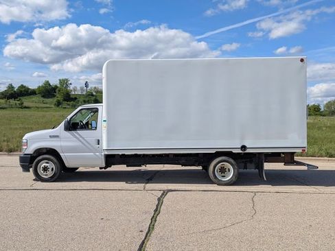 Used 2023 Ford E-450 and Econoline 450 Super Duty RWD image 5