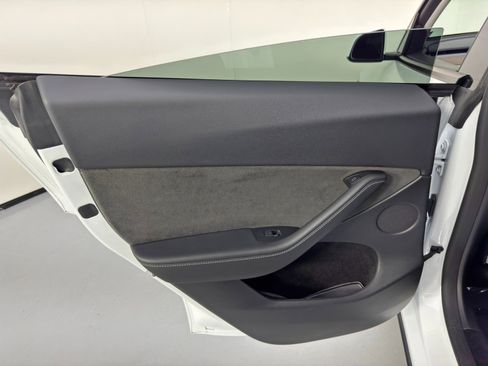 Used 2024 Tesla Model Y Long Range image 44