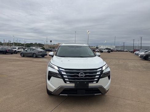 Certified 2024 Nissan Rogue SL w/ SL Premium Package image 4