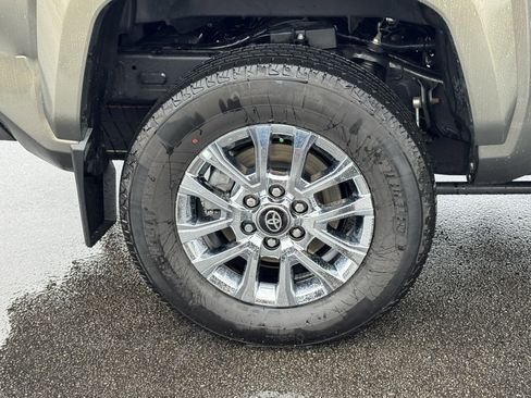 Used 2025 Toyota Tacoma Limited AWD/4WD image 38