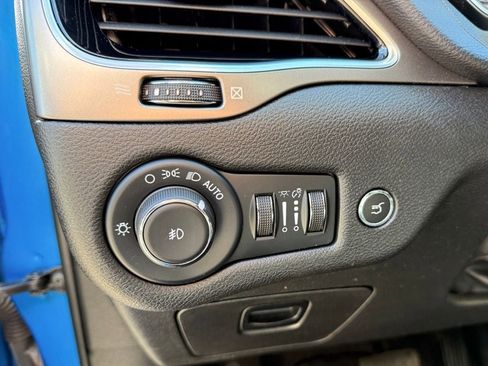 Used 2022 Jeep Cherokee Limited AWD/4WD image 23