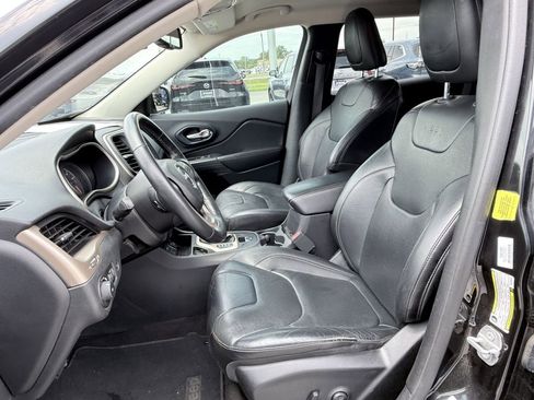 Used 2016 Jeep Cherokee Limited w/ Luxury Group FWD image 11