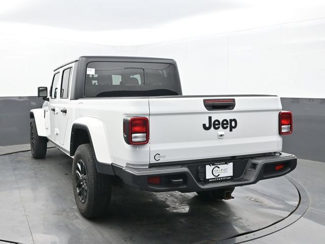 Used 2022 Jeep Gladiator Sport AWD/4WD image 4
