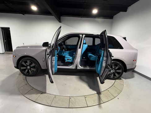 Used 2023 Rolls-Royce Cullinan w/ Cullinan Package image 66