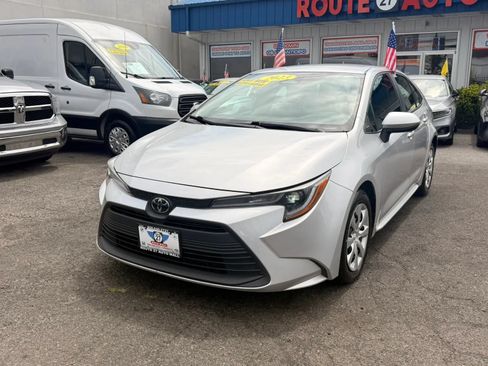 Used 2023 Toyota Corolla LE FWD image 4