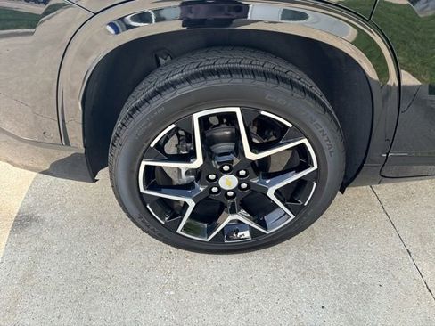 Used 2025 Chevrolet Traverse High Country AWD/4WD image 9