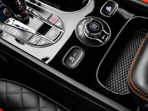 Used 2019 Bentley Bentayga image 59