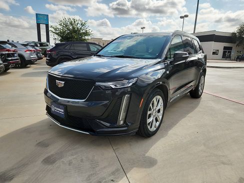 Used 2020 Cadillac XT6 Sport AWD/4WD image 3