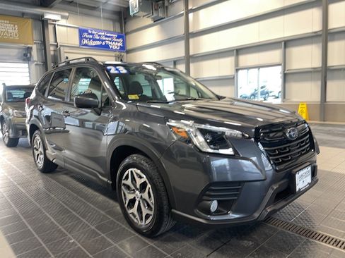 Used 2023 Subaru Forester Premium image 1