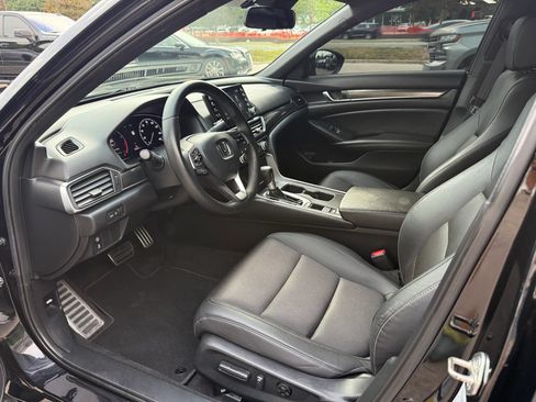 Used 2019 Honda Accord Sport image 9