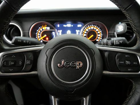 Used 2018 Jeep Wrangler Unlimited Sahara image 17