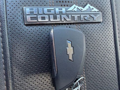 Used 2024 Chevrolet Silverado 3500 High Country w/ Technology Package AWD/4WD image 31