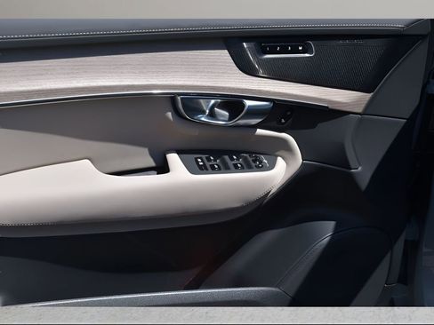 Certified 2025 Volvo XC90 T8 Plus w/ Protection Package Premier image 35