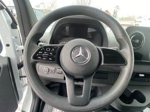 Used 2023 Mercedes-Benz Sprinter 2500 image 23