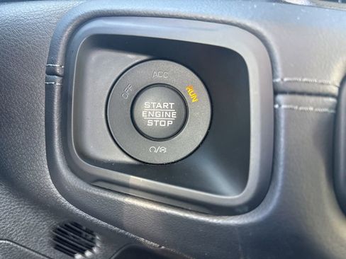 Used 2025 Jeep Wrangler Unlimited Rubicon image 18