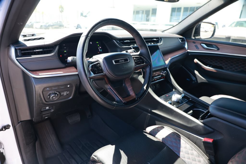 Used 2023 Jeep Grand Cherokee Summit w/ Luxury Tech Group V AWD/4WD image 18