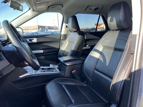 Used 2022 Ford Explorer XLT w/ Equipment Group 202A image 13