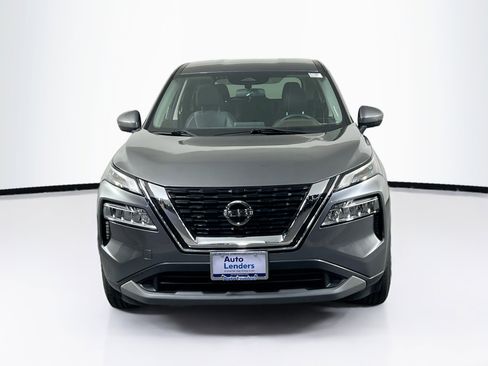 Used 2021 Nissan Rogue SV image 2