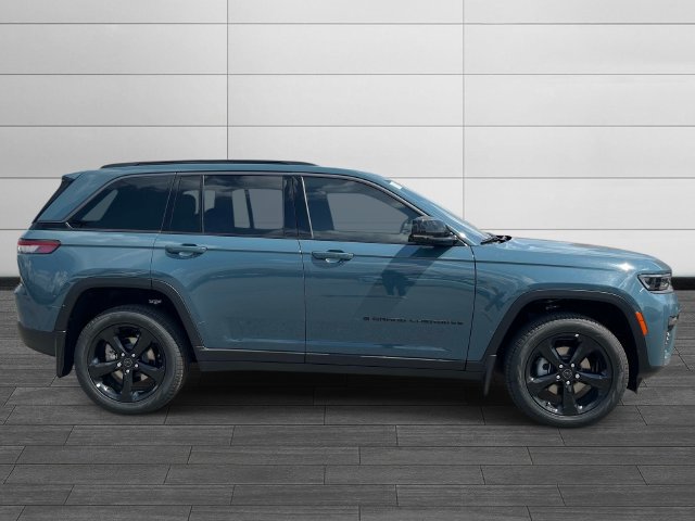 New 2027 Jeep Grand Cherokee Limited w/ Limited Altitude Package AWD/4WD image 3