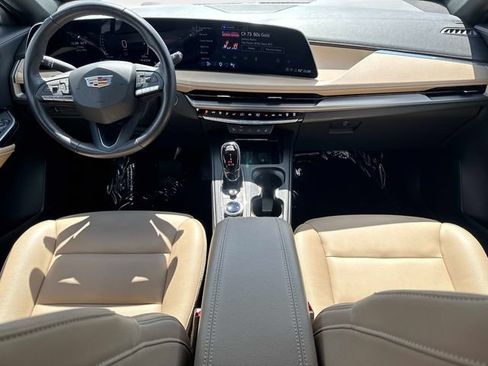 Certified 2024 Cadillac XT4 Luxury w/ Cold Weather Package FWD image 15