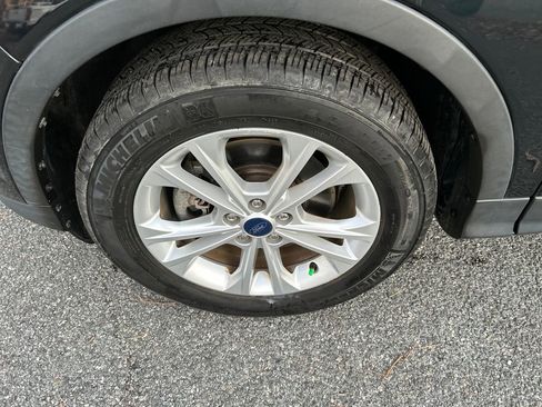 Used 2018 Ford Escape SE w/ SE Sync 3 Package image 12