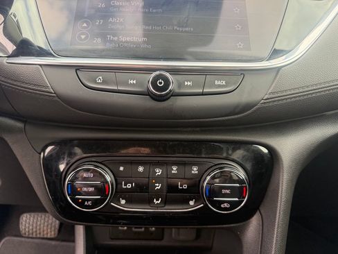 Used 2023 Buick Encore GX Essence w/ Experience Buick Package FWD image 29