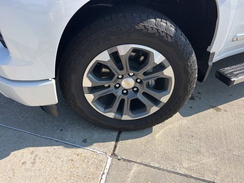 Used 2025 Chevrolet Silverado 1500 High Country w/ Technology Package image 46