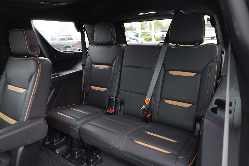Used 2023 GMC Yukon AT4 w/ AT4 Premium Plus Package AWD/4WD image 18