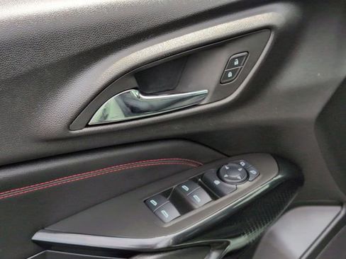 Used 2024 Chevrolet Trax RS w/ Sunroof Package FWD image 13