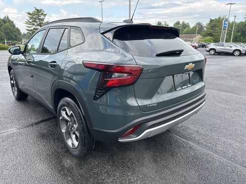 New 2026 Chevrolet Trax LT w/ Driver Confidence Package FWD image 4