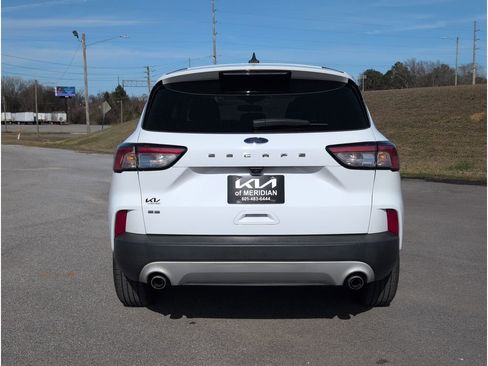 Used 2022 Ford Escape SE image 4