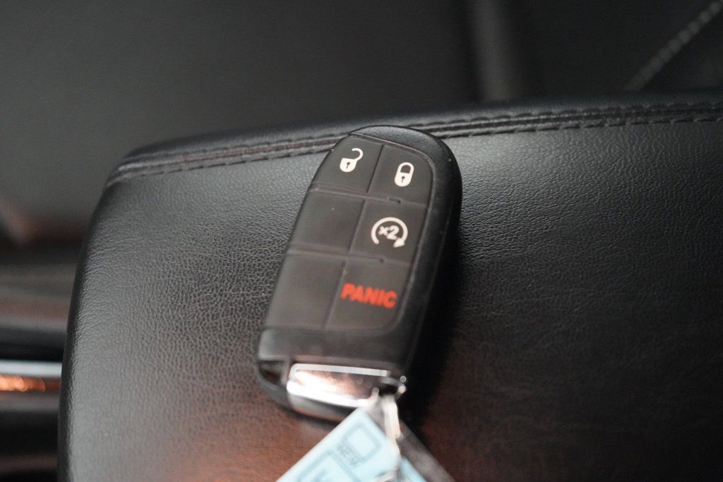 Used 2025 Jeep Compass Limited AWD/4WD image 35