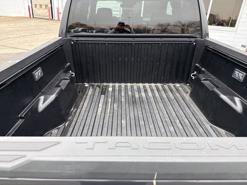 Used 2025 Toyota Tacoma TRD Off-Road image 5