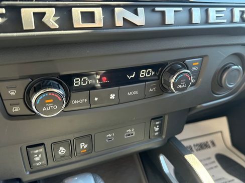 Used 2025 Nissan Frontier SV w/ SV Convenience Package image 19