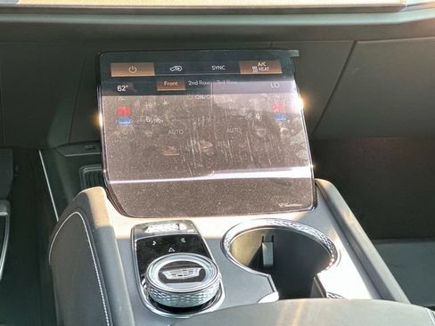 New 2027 Cadillac Vistiq Sport w/ LPO, Floor Liner Package AWD/4WD image 4