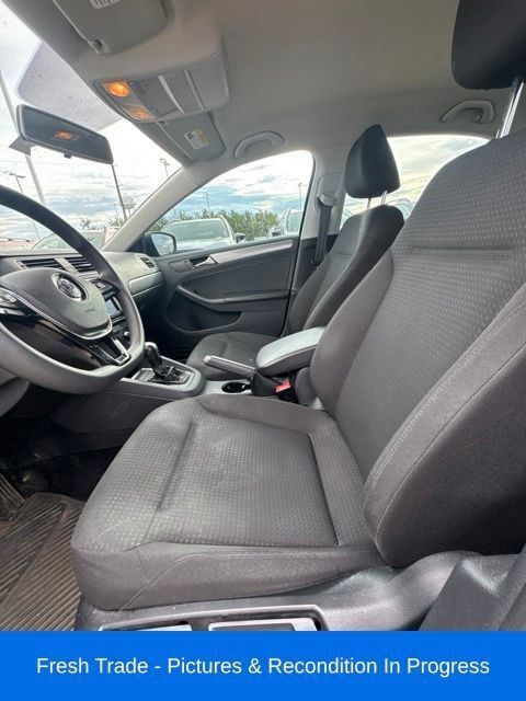 Used 2016 Volkswagen Jetta SE FWD image 10