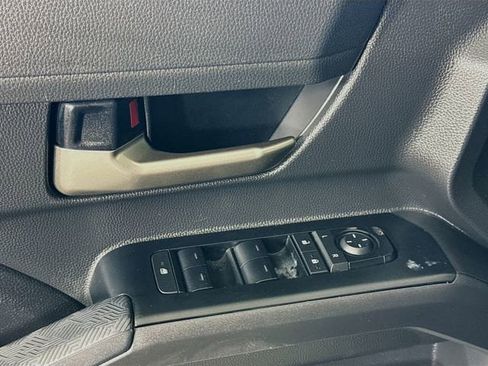 Certified 2025 Toyota Tacoma TRD Off-Road AWD/4WD image 19
