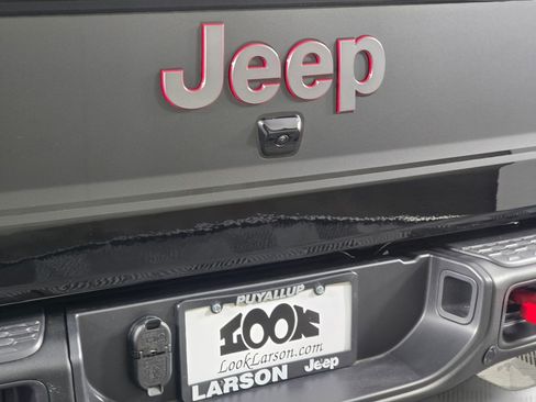 New 2026 Jeep Gladiator Sport AWD/4WD image 17