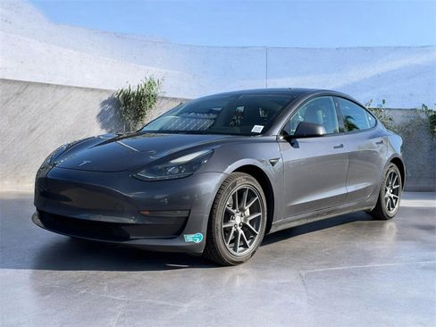 Used 2022 Tesla Model 3 Standard Range image 13