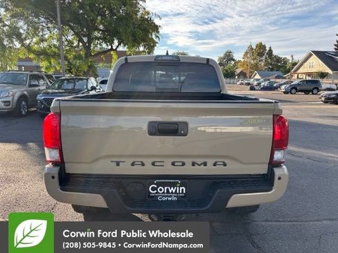 Used 2017 Toyota Tacoma TRD Off-Road w/ Premium & Technology Package AWD/4WD image 6